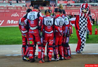 FELIETON: ILU SENIORÓW DO SKŁADU? | Polonia 1920